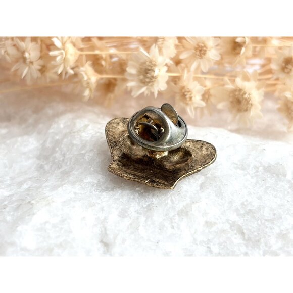 Crown Shaped Gold Toned Textured Vintage Costume Jewelry Brooch | Lapel Pin - Picture 4 of 10